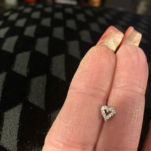 Nose Ring- Hollow Out Heart Shape Nose Stud Ring, Nose Piercing Silver tone - Picture 12 of 12